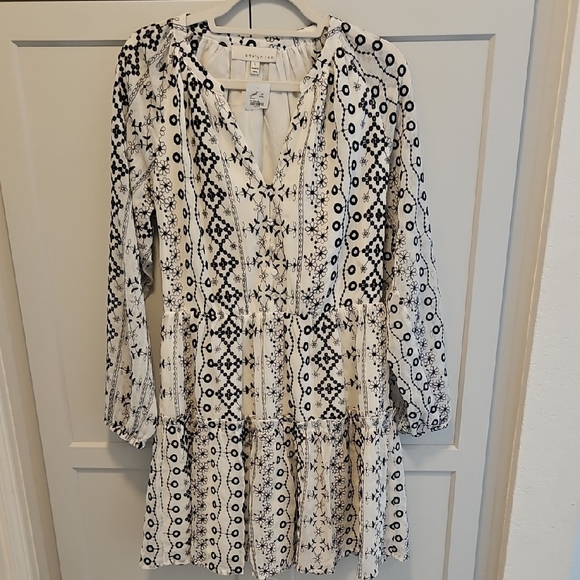 Adelyn Rae Dresses & Skirts - Adelyn Rae Black and White Long Sleeve Dress
